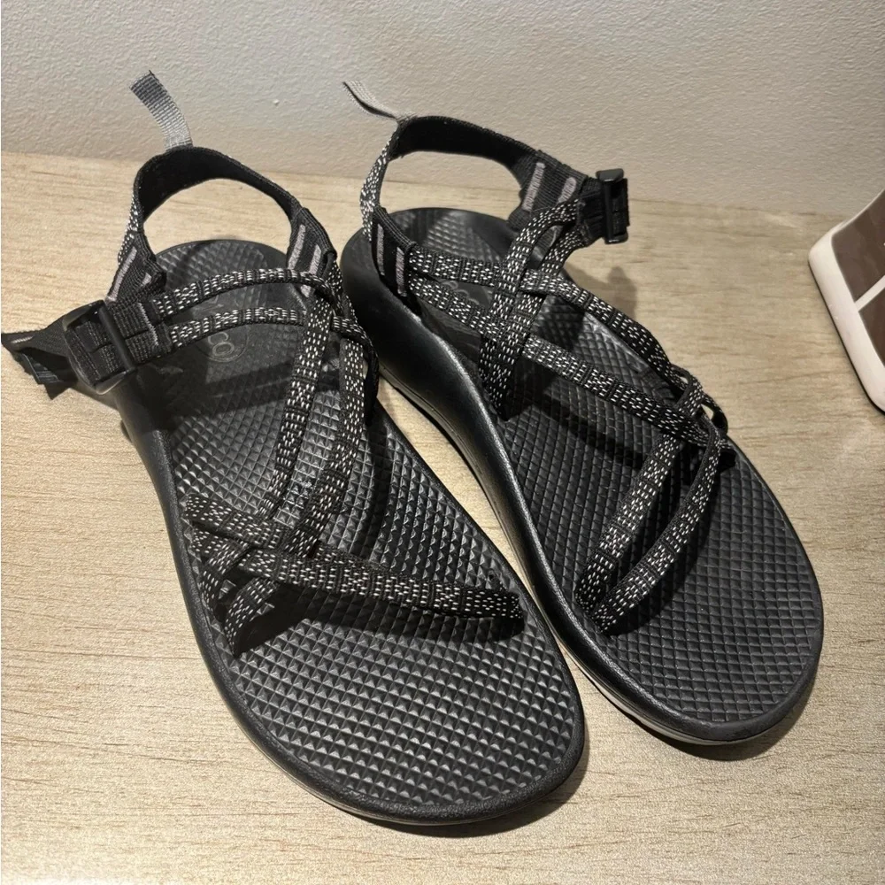 Chaco Black Strappy Sport Sandals size 6 Women’s Very good condition! - Picture 1 of 5
